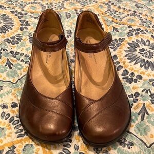 ARAVON Mary Jane style - Size 9AA